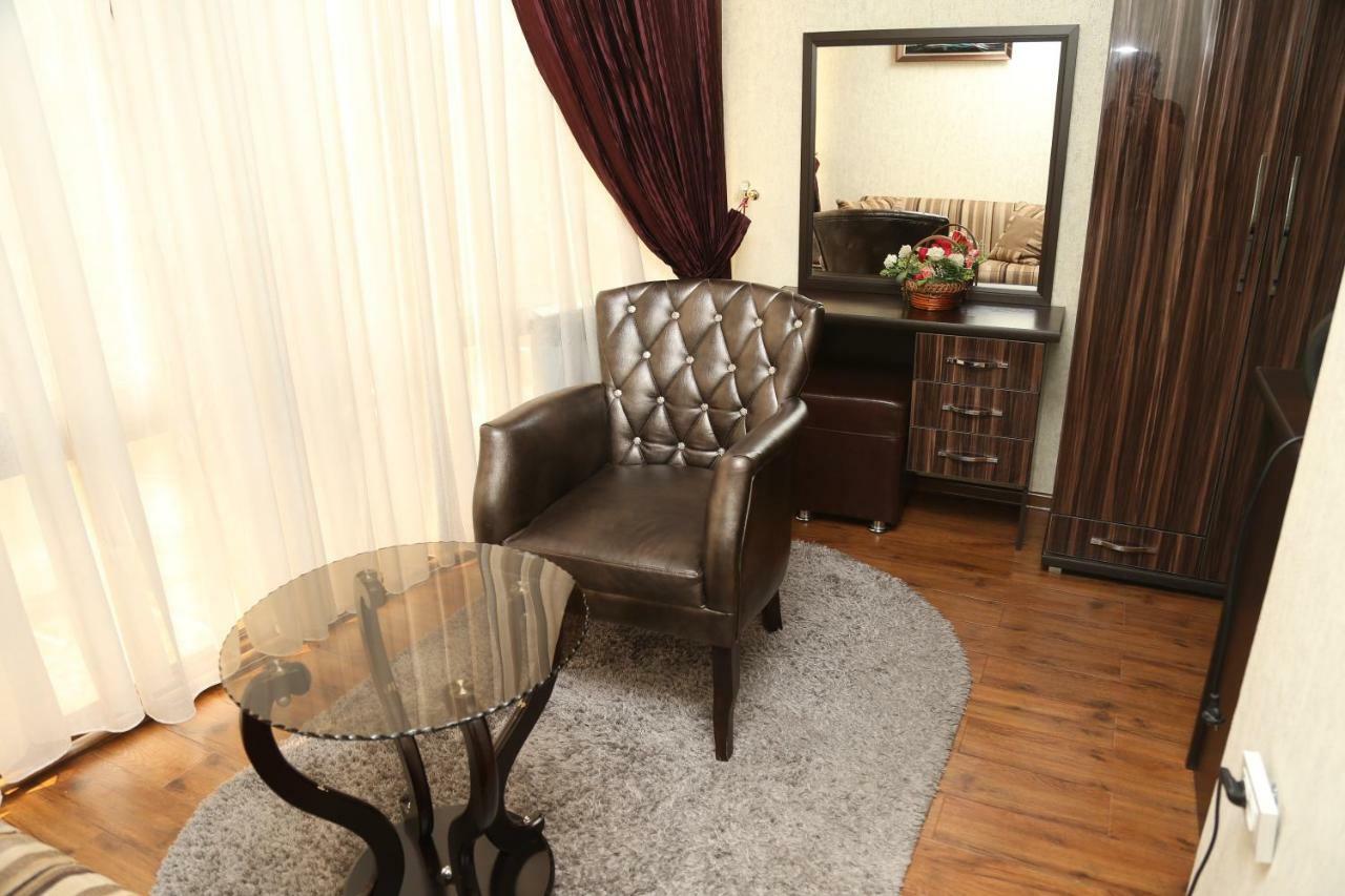 Elite House Hotel Bishkek Esterno foto
