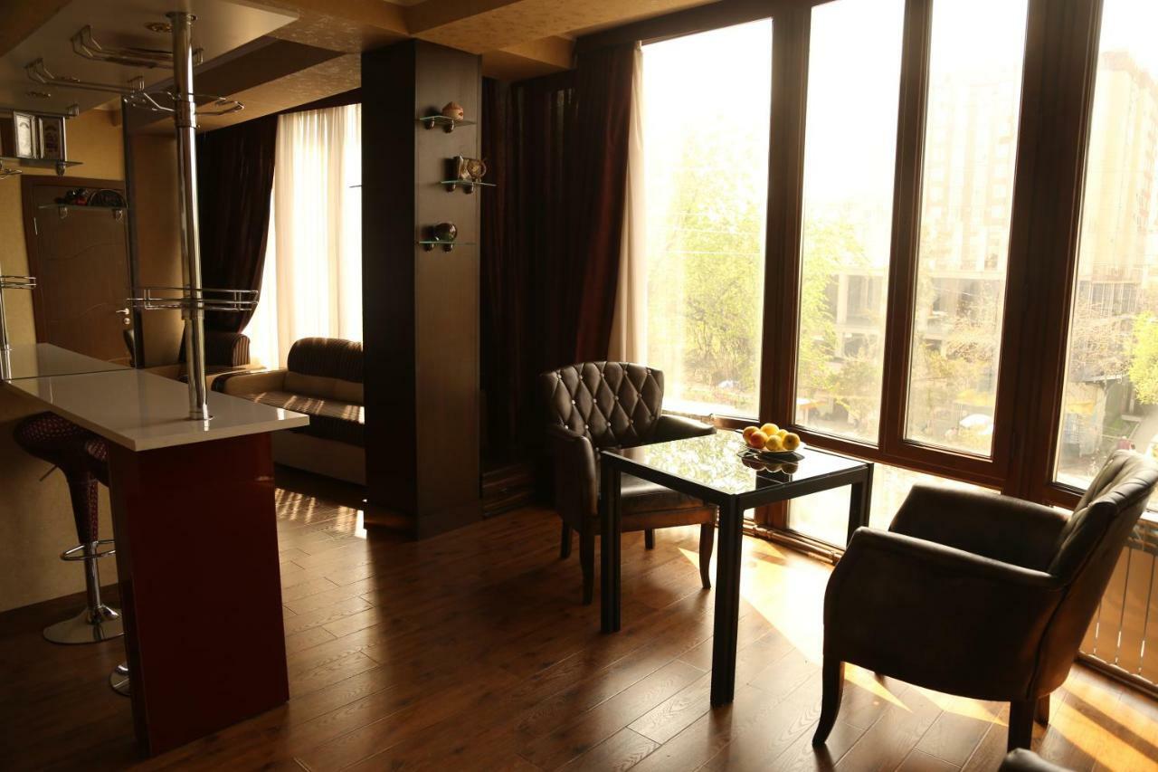 Elite House Hotel Bishkek Esterno foto